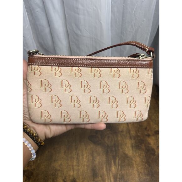 Vtg Y2K Dooney & Bourke Greta Logo Clutch Wristlet canvas leather Monogram Icon - Picture 6 of 11